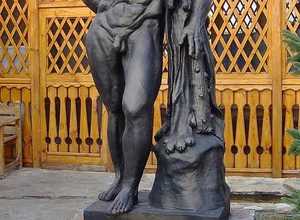Фотография копии скульптуры Геракла Форнезского в бронзе