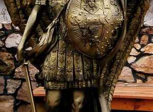 скульптура Архангела Михаила